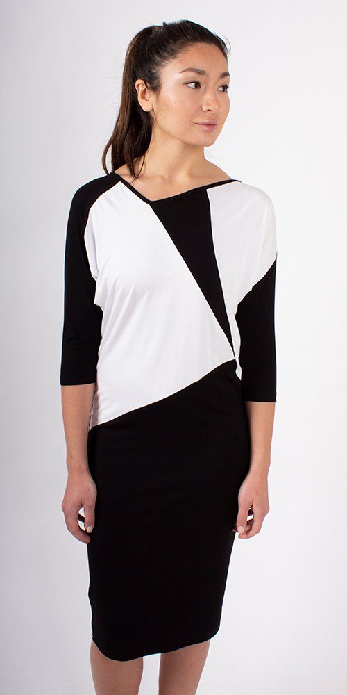 kaseee-Kleid mit geometrischen Teilungsnähten
