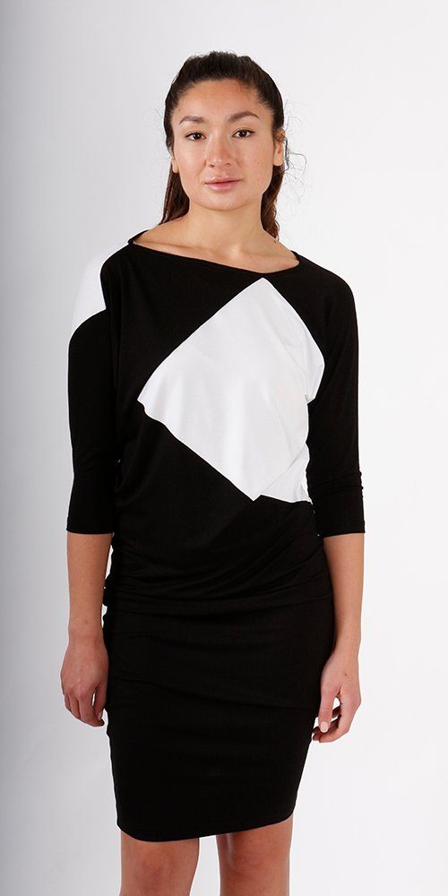 kaseee-Kleid mit geometrischen Teilungsnähten