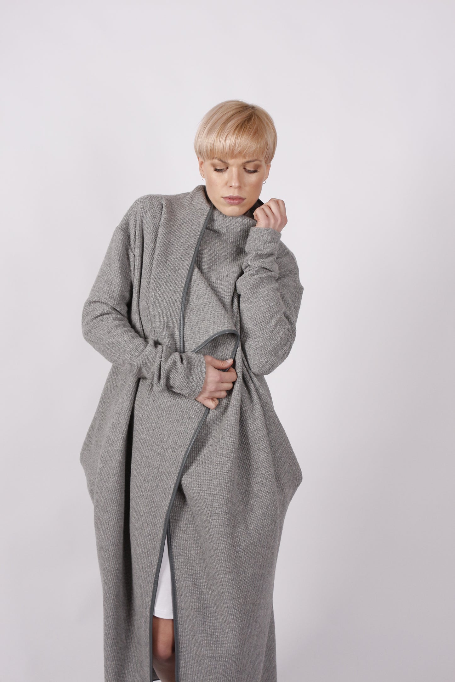 kaseee KSELINNA Strickmantel Wolle/Polyamid Mischgewebe mit Leder gepaspelt