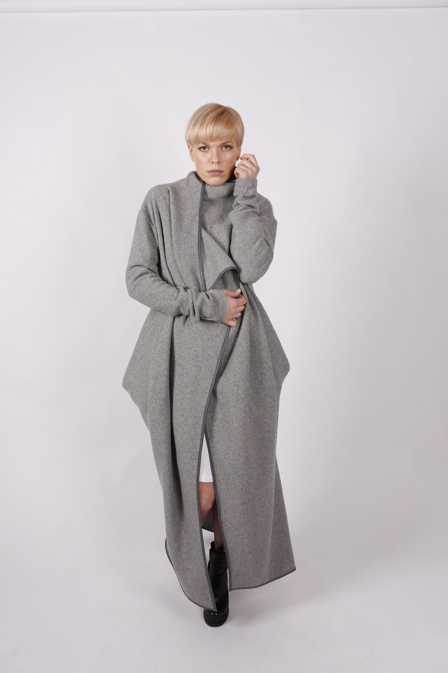 kaseee KSELINNA Strickmantel Wolle/Polyamid Mischgewebe mit Leder gepaspelt